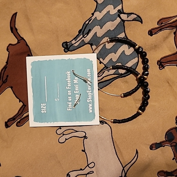 Earings - Picture 2 of 3